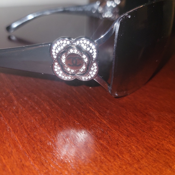 *Chanel Purple/Gray Lens Sunglasses - Picture 2 of 8
